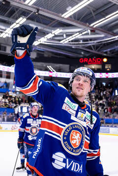 Växjös Joel Persson jublar