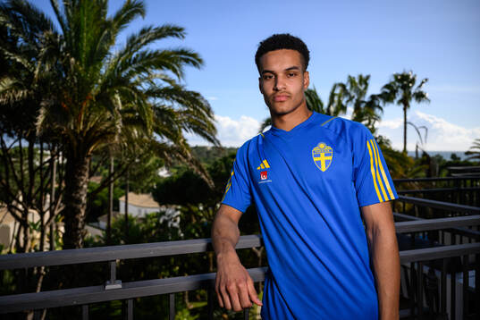 goalkeeper Oliver Dovin of the Swedish men's football