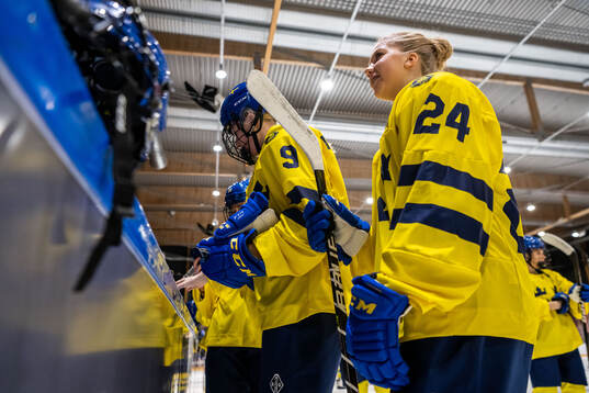 Mira Markström and Ebba Hedqvist of Sweden at a practice