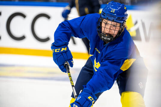 Linnea Natt och Dag of Sweden at a practice session