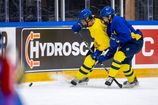 Olivia Sohrner and Tilde Utbult of Sweden at a practice