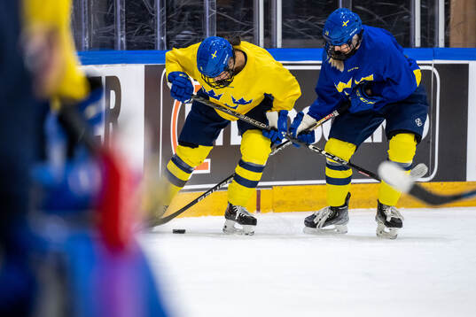 Olivia Sohrner and Tilde Utbult of Sweden at a practice
