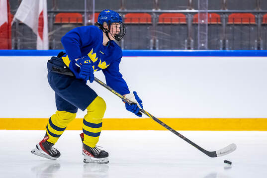 Linnea Natt och Dag of Sweden at a practice session