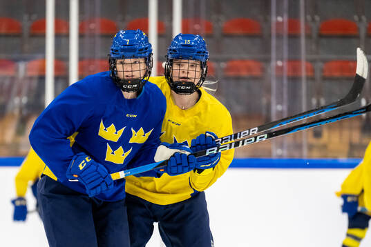 Maja Ålenius and Astrid Lindeberg of Sweden at a practice