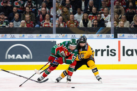 Frölundas Patrik Carlsson och Luleås Jack Connolly