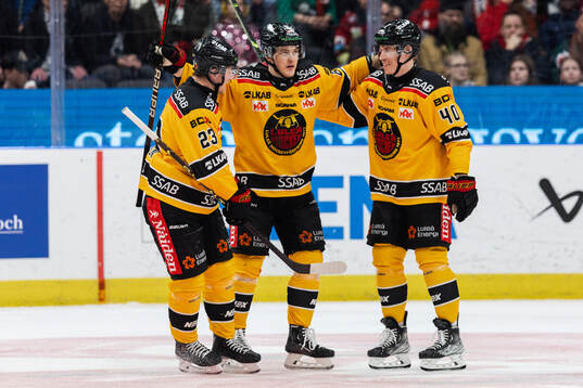 Luleås Julius Honka jublar