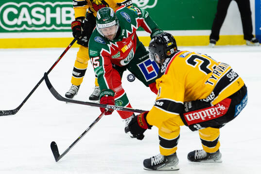 Frölundas Anders Grönlund och Luleås Juhani Tyrväinen