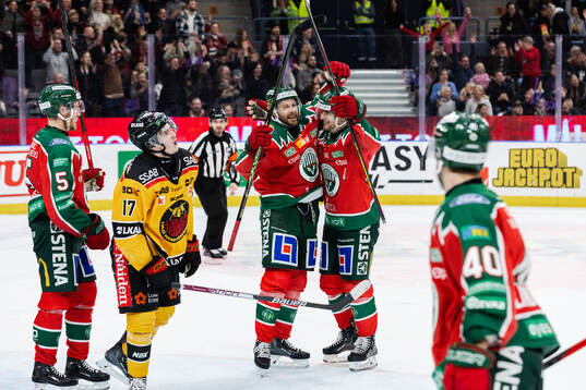Frölundas Jan Mursak jublar med Nicklas Lasu