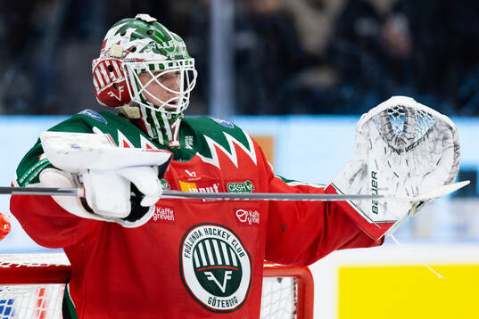Frölundas målvakt Lars Johansson jublar