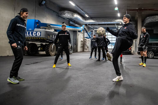 Örebros Radek Muzik, målvakt Jonas Arntzen och Philip Holm