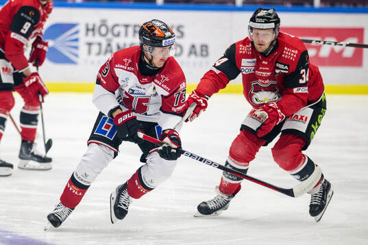Örebros Oliver Eklind och Malmö Redhawks Carl Söderberg