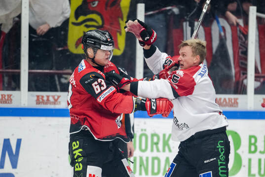 Malmö Redhawks Fredrik Händemark och Örebros Gustav