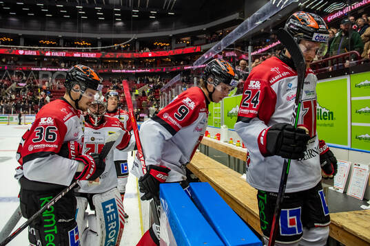 Örebros Emil Larsson, Niklas Nilsson  och Jani Lajunen