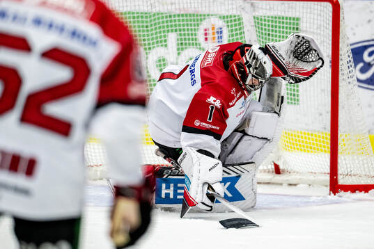Örebros målvakt Jhonas Enroth deppar