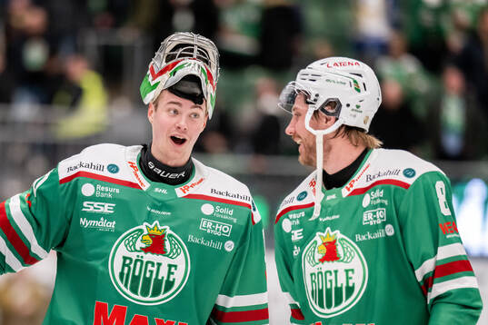 Rögles målvakt Calle Clang och Linus Sandin