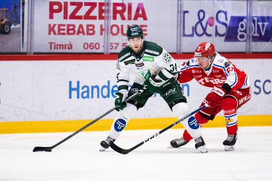 Färjestads Michael Lindqvist och Timrås Axel Rindell