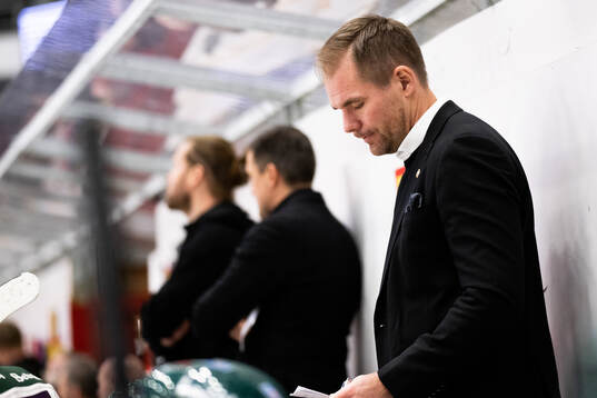 Färjestads huvudtränare Tomas Mitell deppar