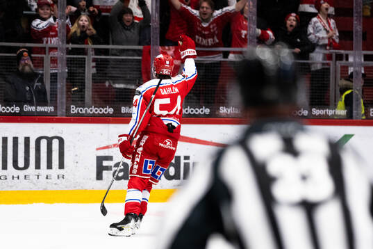 Timrås Jonathan Dahlén jublar