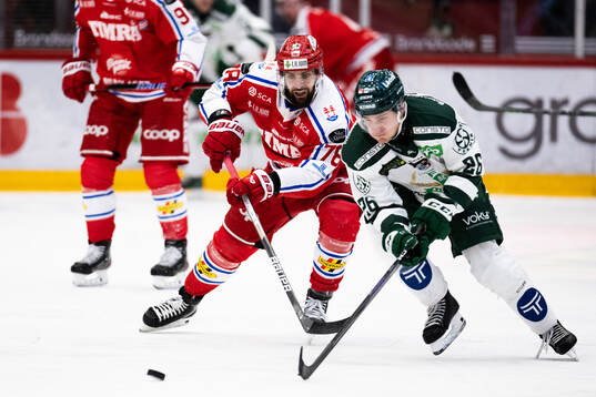 Timrås Robin Hanzl och Färjestads Joel Nyström