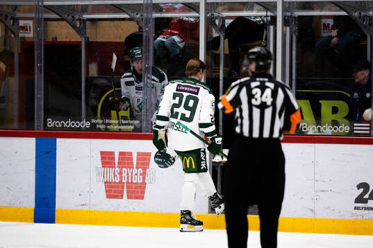 Färjestads Lucas Forsell utvisas