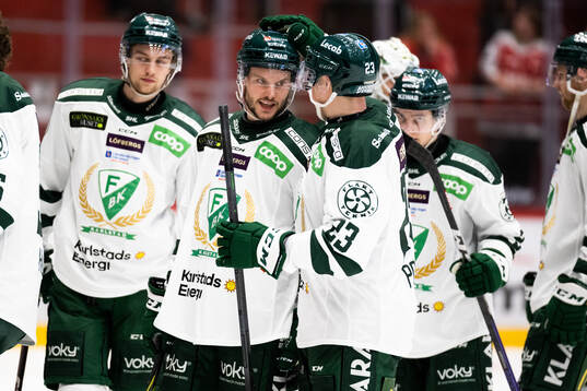 Färjestads Theodor Lennström och Ville Pokka jublar