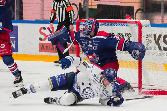 Leksands Justin Glenn Kloos och Oskarshamns målvakt Tim