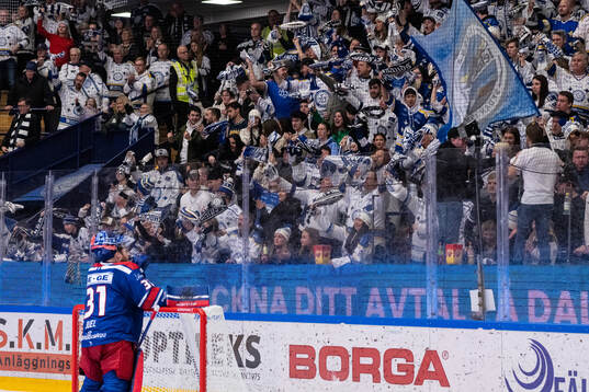 Oskarshamns målvakt Tim Juel deppar