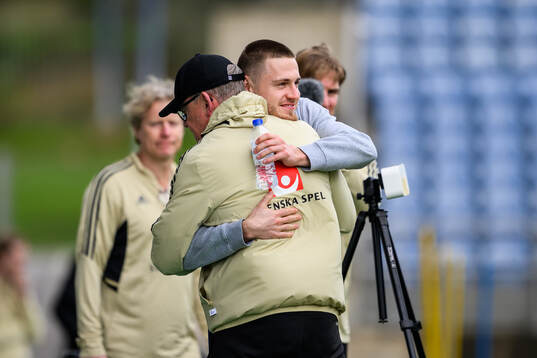 Mattias Svanberg and head coach Janne Andersson of the