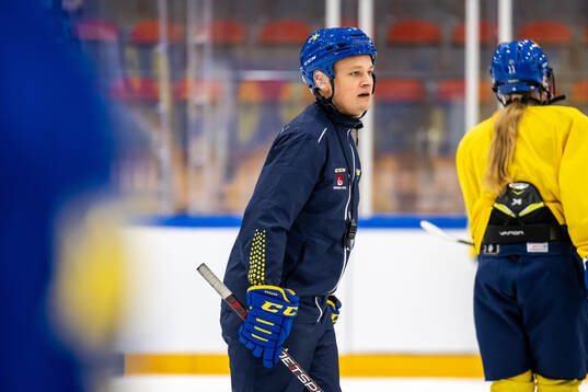 Head coach Andreas Karlsson of Sweden at a practice session