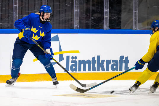 Linnea Natt och Dag of Sweden at a practice session