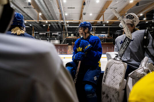 Bläddra bland fler bilder av 2023 IIHF U18 Women's World Championship, Day 1, Sweden, Practice