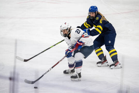 Cassandra Hall of USA  and Linnea Natt och Dag of Sweden