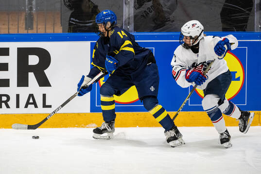 Tilde Utbult of Sweden and Ava Lindsay of USA