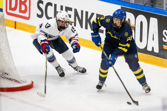 Lindzi Avar of USA  and Isabelle Leijonhielm of Sweden