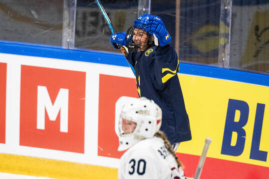 Emma Rehn celebrates