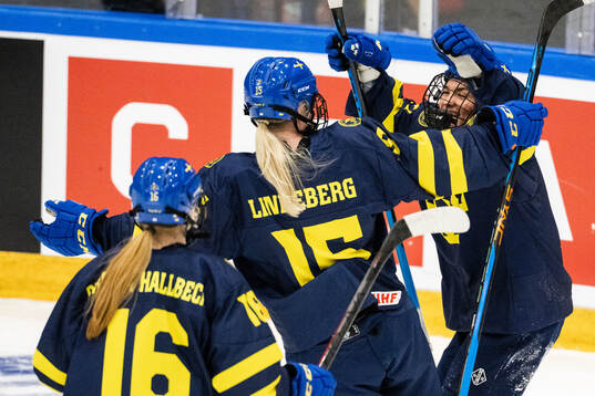 Emma Rehn celebrates