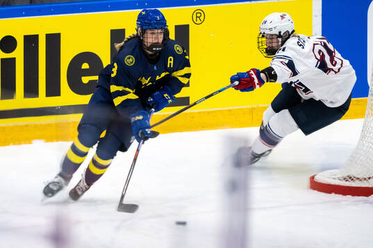 Mira Jungåker of Sweden and Margaret Scannell of USA