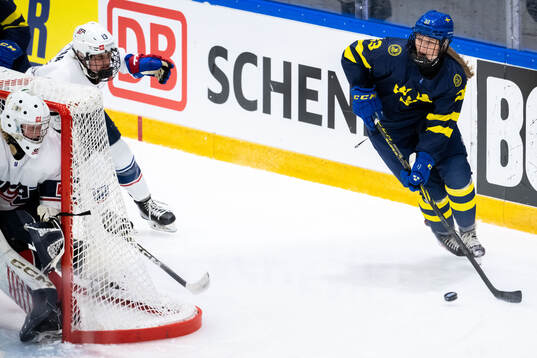Lindzi Avar of USA  and Isabelle Leijonhielm of Sweden