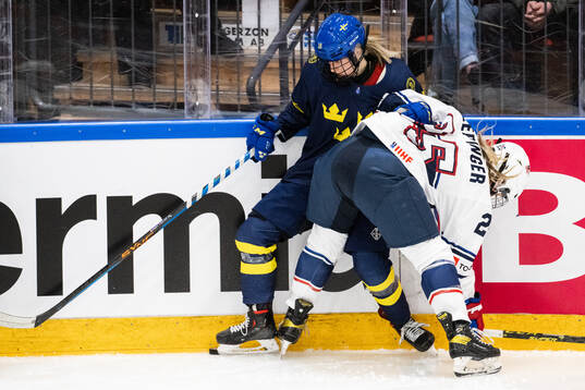 Hilda Svensson of Sweden and Elly Klepinger of USA