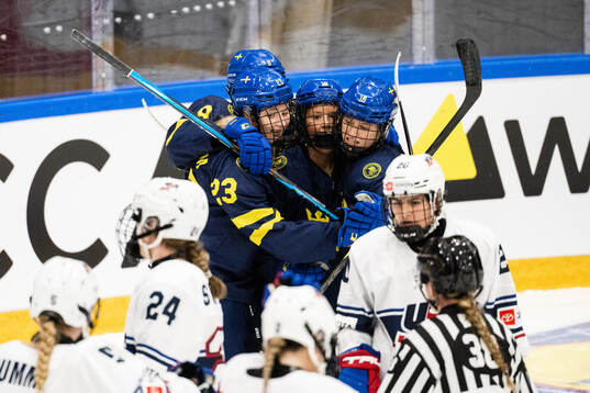 Isabelle Leijonhielm Jenna Raunio, Mira Hallin and Hilda