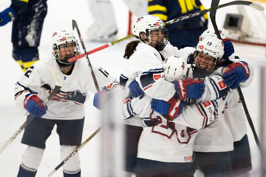 Alexandra Lalonde, Rose Dwyer, Lindzi Avar of USA  celebrate