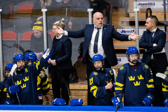 Moa Gustafsson and assistant coach Ulf Hall of Sweden reacts