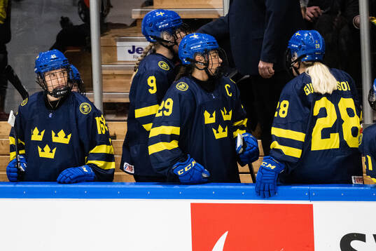 Players of Sweden look dejected