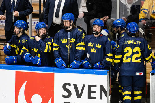 Players of Sweden look dejected