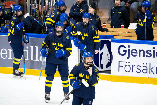 Maja Ålenius and Linnea Natt och Dag of Sweden looks