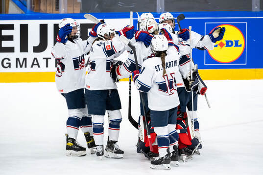 Players of USA celebrate