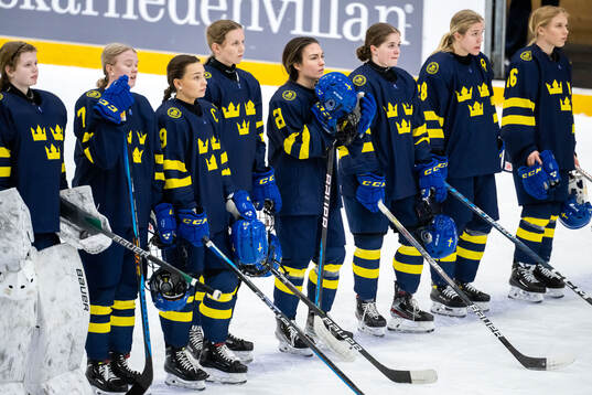 Players of Sweden looks dejected
