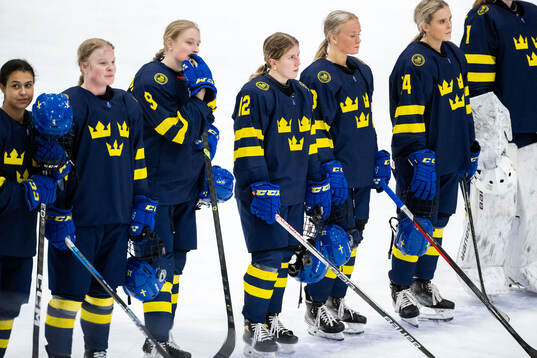 Players of Sweden looks dejected