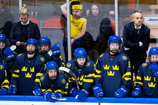 Assistant coach Pernilla Winberg and head coach Andreas