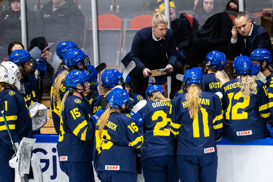 Assistant coach Pernilla Winberg and head coach Andreas